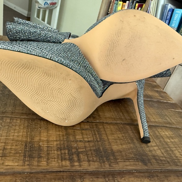 ✨ Betsey Johnson Silver Glitter Bow Heels | Party Pumps ✨ - Picture 4 of 5